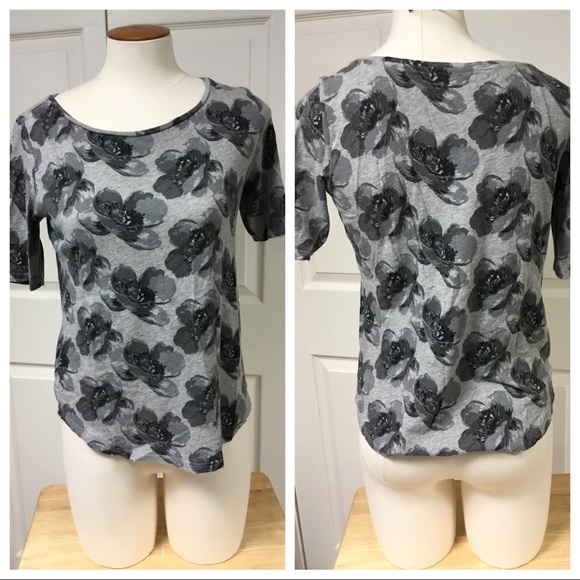 LOFT Tops - ⭕️3 for $25⭕️ LOFT BLACK & GRAY FLORAL T